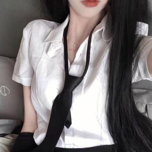 红唇相吻